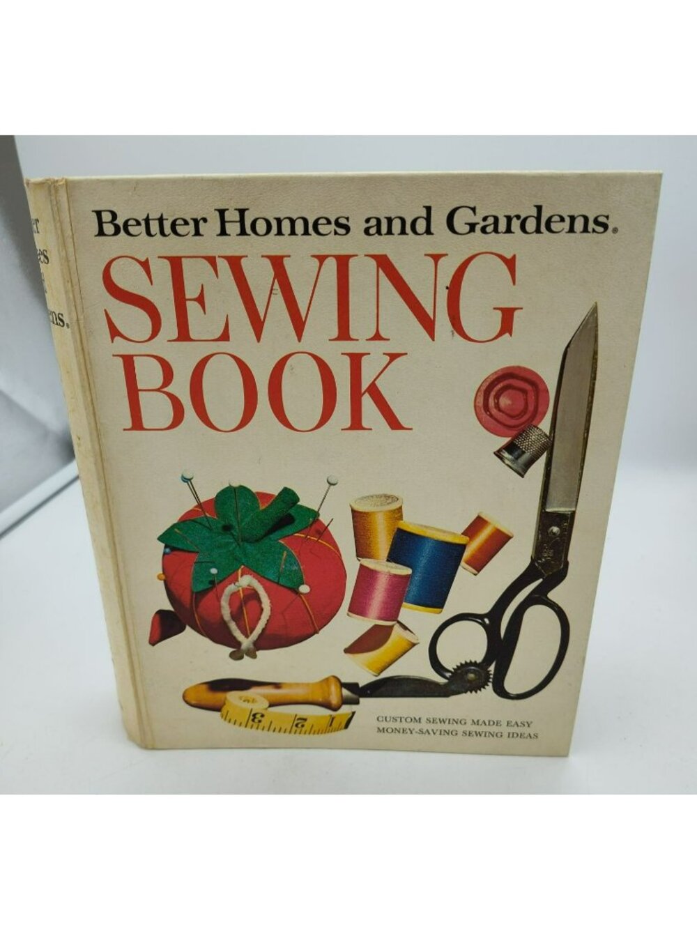 Better Homes and Gardens Sewing Book 5 ring binder 1970 Second Edition 4th Print